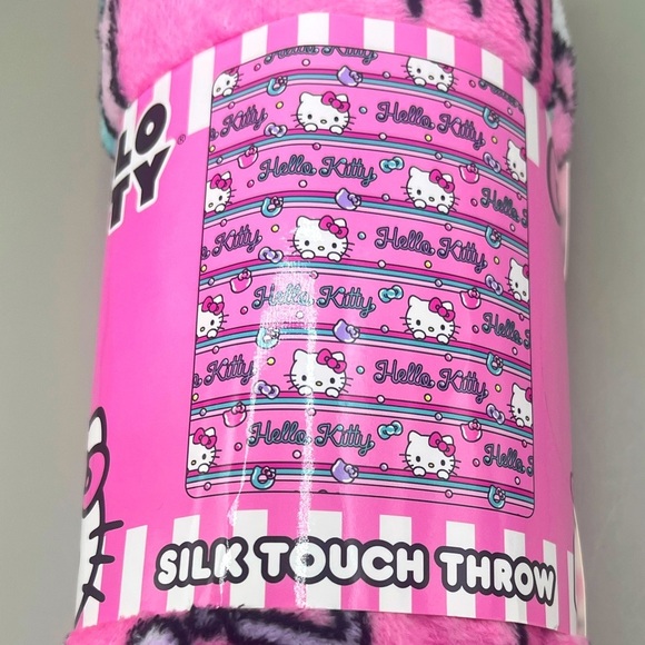 HELLO KITTY Sanrio 2pc Travel CLOUD Pillow & matching Silk Touch Fleece Blanket - Picture 8 of 8